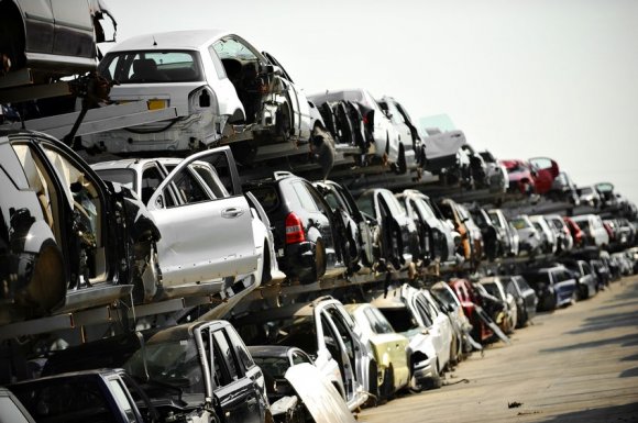 Débarras gratuit de voiture non roulante HS par épaviste à Bourg-de-Péage